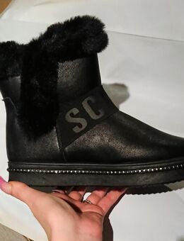 Gr. 38, warm gefütterte Winter- / Snow- Boots mit Glitzer Steinchen - Bruchköbel