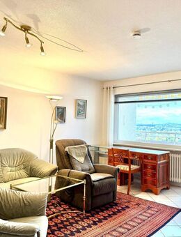 Hermann Immobilien: Lichtdurchflutete 3-Zimmer-Wohnung mit beeindruckender Skyline-Aussicht - Bruchköbel