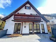 Handwerkerherzen schlagen hier höher! Haus mit viel Fläche, schönem Ausblick und 3 Garagen zum Sanieren! - Wiesensteig