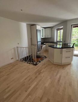 Herrliche 2 Zimmer Wohnung mit Einbauküche, Hobbyraum, großzügiger Terrasse und hübschen Südgarten! - Gauting