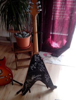 UNIKAT Jacky Jackson V E-Gitarre Signiert von Saxon und Lizzy Borden TOP - Ravensburg