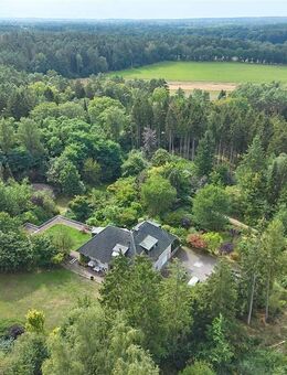 Absolute Privatsphäre ! Klassisches Landhaus mit Schwimmhalle und weitläufigem Naturgrundstück - Hanstedt (Landkreis Harburg)