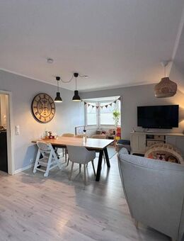 Maschen: schöne DG-Wohnung mit Balkon! - Seevetal