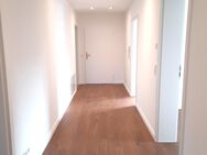 +++Ideal für ganz Eilige! Energetisch kernsanierte ruhige, große 3- Zimmer Wohnung (Hochparterre) mit Balkon und Garage in Gerbrunn+++ - Gerbrunn