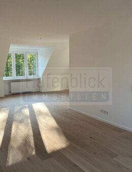 Stilvolle 4 Zimmer Dachgeschosswohnung mit Loggia und Tiefgaragenstellplatz in Reinbek - Reinbek