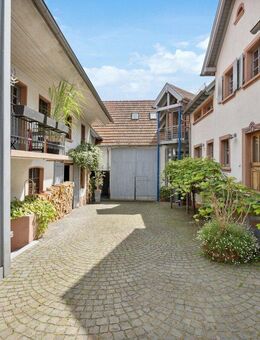 Provisionsfrei - Einzigartiges, historisches Anwesen mit bildschönem, toskanischem Garten - Göcklingen
