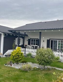 Exklusive Doppelhausbungalowhälfte im amerikanischen Baustil mit großzügigem Garten - Hofkirchen
