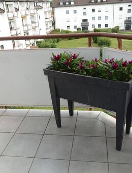 Charmante 2-Zi.-DG-Wohnung mit Süd-Balkon in ruhiger Wohnlage mit EBK, TG-Stellpl. - Waldkraiburg