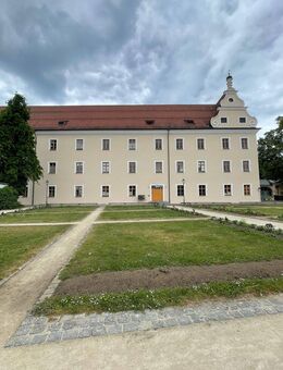 Exklusive Altstadt-Wohnung inkl. Einbauküche, modernes Badezimmer, hohe Räume sowie KfZ-Stellplatz und Aufzug im Malteser Carré - Amberg