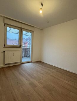 Schöne 2 Zimmer-Wohnung mit Balkon - Nürnberg