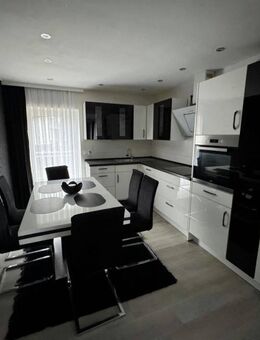 RESERVIERT!! Wunderschönes Wohnhaus mit zwei Wohnungen im malerischen Zentrum von Lichtenau - Lichtenau (Bayern)
