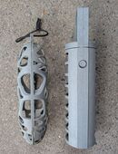 Zwei (2) Meisenknödelhalter Meisenknödelspender Knödelsäulen in 22175