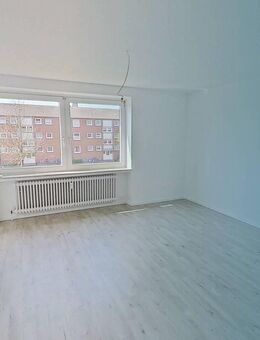 Angemessene Unterkünfte für das Amt (3 Personen): Wohnen, wo andere Urlaub machen: 3-Zimmer-Wohnung mit Balkon und Tageslichtbad in Emden ++ - Emden