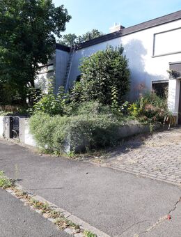 Freistehendes Einfamilienhaus m. Doppelgarage - Zirndorf
