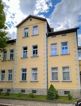 Mehrfamilienhaus mit traumhaft schönem Grundstück in toller Lage in Naumburg - Naumburg (Saale)