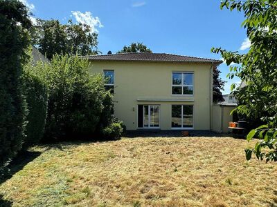 ZU VERKAUFEN: Großzügiges Einfamilienhaus in ruhiger Lage von Rheinbach mit Garten, zwei Garagen und 900m² Grundstück