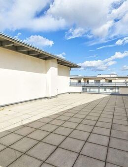 HEGERICH: Stilvolle 2-Zimmer-Wohnung mit Dachterrasse über den Dächern von Obersendling - München