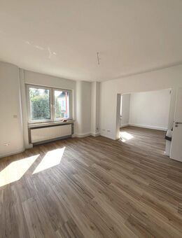 ZU VERMIETEN: Vollständig renovierte Wohnung im 1.OG mit Balkon im 3-Parteienhaus im Soester Westen an der Beamtenlaufbahn - Soest