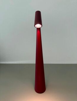 Crimson Cone – Minimalistisch & Farbintensiv - Langenberg