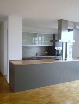 Hochwertige helle 4- Zimmerwohnung mit Terrasse und Loggia - Frankfurt (Main)
