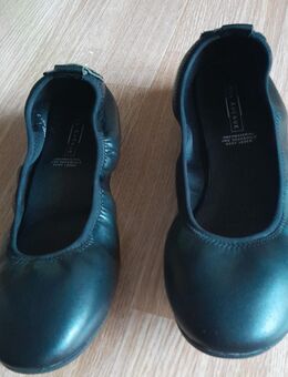 schwarze Leder-Ballerinas Gr. 38 von 5TH Avenue - Gaggenau