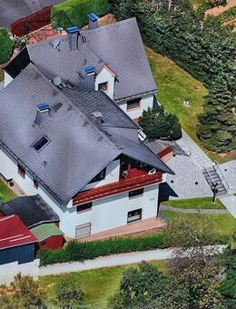 Großzügiges Wohnen in zwei Häusern auf großem Grundstück. - Beselich