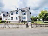 Gemeinde Lochum: Gepflegtes Einfamilienhaus mit Garage und schönem Areal - Lochum