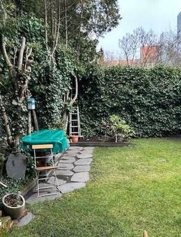 Teilmodernisiertes 260m²-Mehrfamilienhaus Nähe Maximilianstraße, sehr ruhiges Rückgebäude mit Garten und vielfältigen Gestaltungsmöglichkeiten - Nürnberg