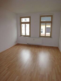Frei ab 1.12.25 !! 3. OG - Laminat - Balkon - Haus mit Lift ! - Chemnitz