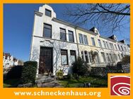 Exponierte Lage, Wachmannquartier! Altbremer 2-Familienhaus, 6 Garagen, eine Wohnung frei! - Bremen