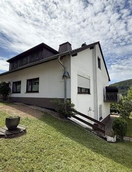 Freistehendes Ein- bis Dreifamilienhaus in beliebter Höhenlage von Helsa - Helsa