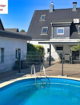 Modernisierte Doppelhaushälfte mit PV + Speicher, Pool, Wallbox, Doppelgarage und Kaufgrundstück ca. 1037 qm - Recklinghausen