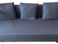 3-er Sofa mit klappbarer Bettfunktion von Ikea in Top-Zustand - München