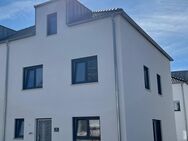 NEUMANN -Neubau! Ohne Käuferprovision. Hochwertige 3-ZKB Maisonettewohnung im OG/DG mit Balkon und Gartenanteil - Gaimersheim