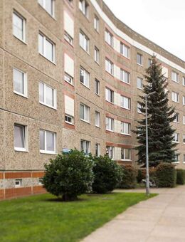 Modernisiertes Zuhause mit Balkonanbau in der 1. Etage! - Neubrandenburg
