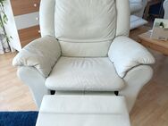 Leder Sitzgarnitur 3/2/1 und Hocker, - Schiffdorf