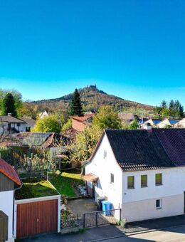 Besondere Immobilie mit integrierter Scheune und großem Nebengebäude - Hechingen