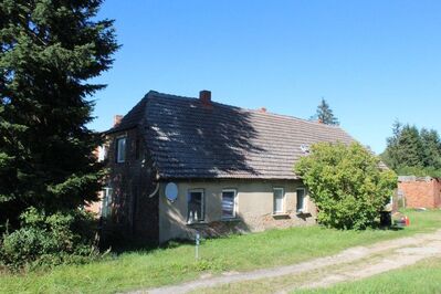 geräumiges Einfamilienhaus vor den Toren der Feldberger Seenlandschaft sucht Handwerker