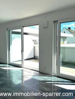 Exklusive 3-Zimmer-Penthousewohnung mit Dachterrasse und Balkon in Weiden - Weiden (Oberpfalz)