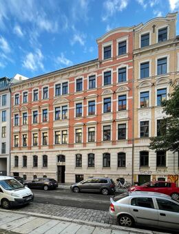 Reserviert - Schöne 3-Zimmer-Etagen-Wohnung mit Aufzug, Balkon in gepflegtem Haus in ruhiger Parklage - Leipzig