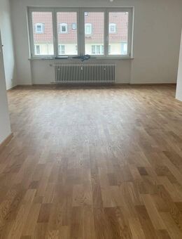 Bad Tölz: Kernsanierte, helle 3-Zimmer-Wohnung mit Balkon in ruhiger Lage. - Bad Tölz