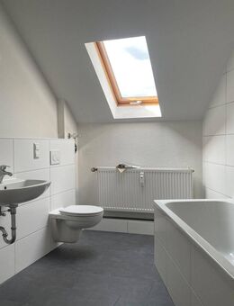 Studis aufgepasst! Modernisierte 2 Raum-Wohnung mit neuem Bad + Fußboden! - Chemnitz