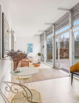 HEGERICH: Luxus pur - stilvolles, im Jahre 2000 modernisiertes Einfamilienhaus in Krailling - Krailling