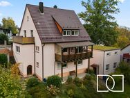 Sofort bezugsfertig! Modernisiertes Zweifamilienhaus mit traumhaften Grundstück in ruhiger Lage - Kulmbach