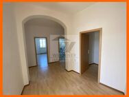WOW! Außergewöhnlich geschnittene 3 Raum Wohnung mit Balkon, Aufzug, Dusche und Wanne! - Gera