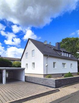 Modernisiertes Zweifamilienhaus mit 3 Garagen in Kirchditmold - Kassel