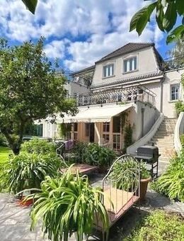 Traumhaftes Wohnen am Wasser: Eindrucksvolle Villa mit drei Wohneinheiten - Berlin