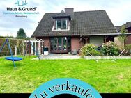 Bezaubernde Dachgeschosswohnung mit Carport, Stellplatz und großem Garten in Rellingen! - Rellingen