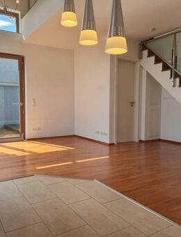 FOR THE DISTINGUISHED! Two-story penthouse with kitchen, AC, and parking space *18 minutes to Clay* - Mainz