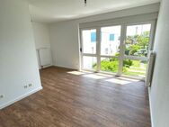 Komplett renovierte 2 ZKB-Wohnung mit Stellplatz + Kellerraum - Saarbrücken